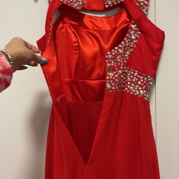 Red formal gown - Picture 6 of 6
